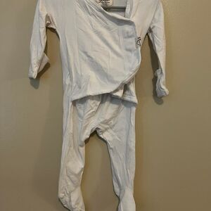 Bonsie Baby skin to skin sleeper in white. 3-6m